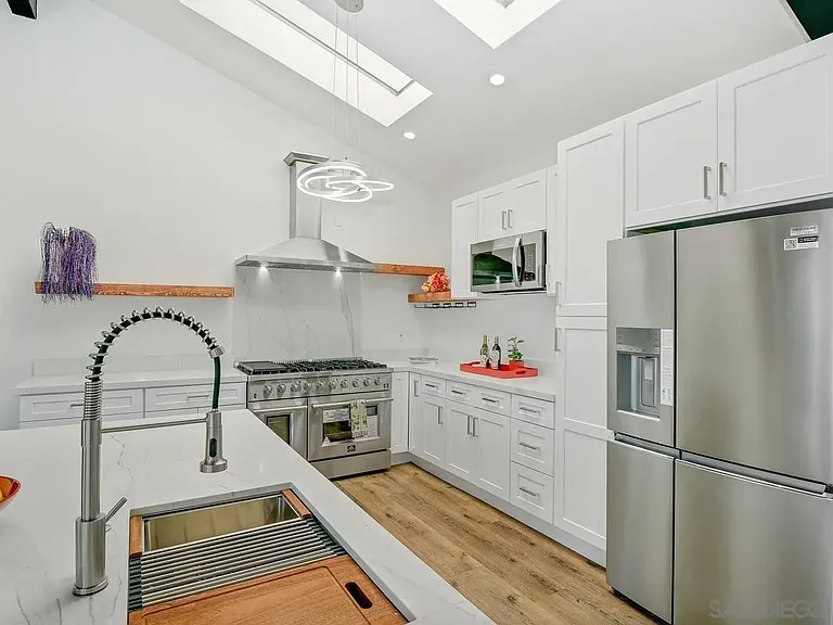 1935 Nautilus St — Photo 13