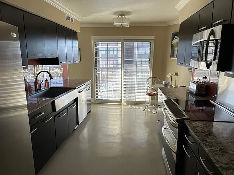 245 N Vine St #901 — Photo 30