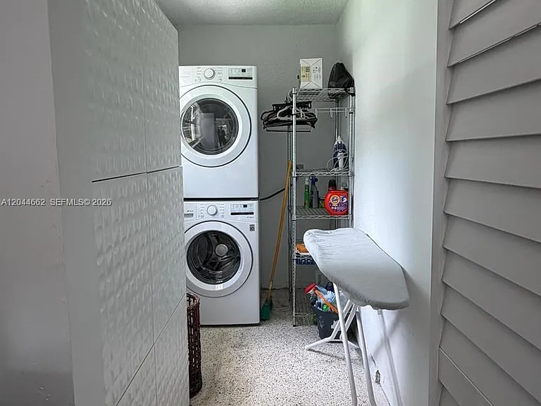 2401 SW 16th Ct — Photo 6