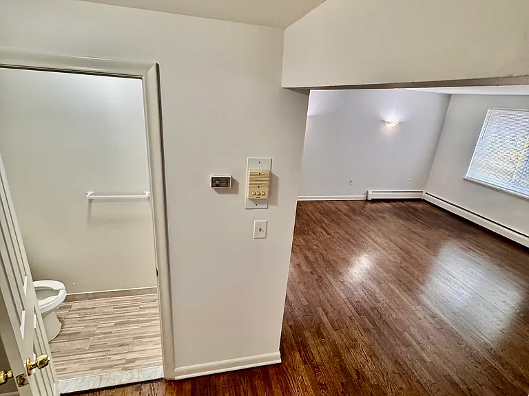 711 Farmington Ave — Photo 16