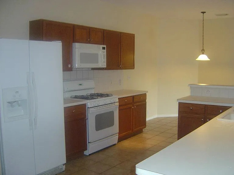 1202 Heritage Hill Cv — Photo 2