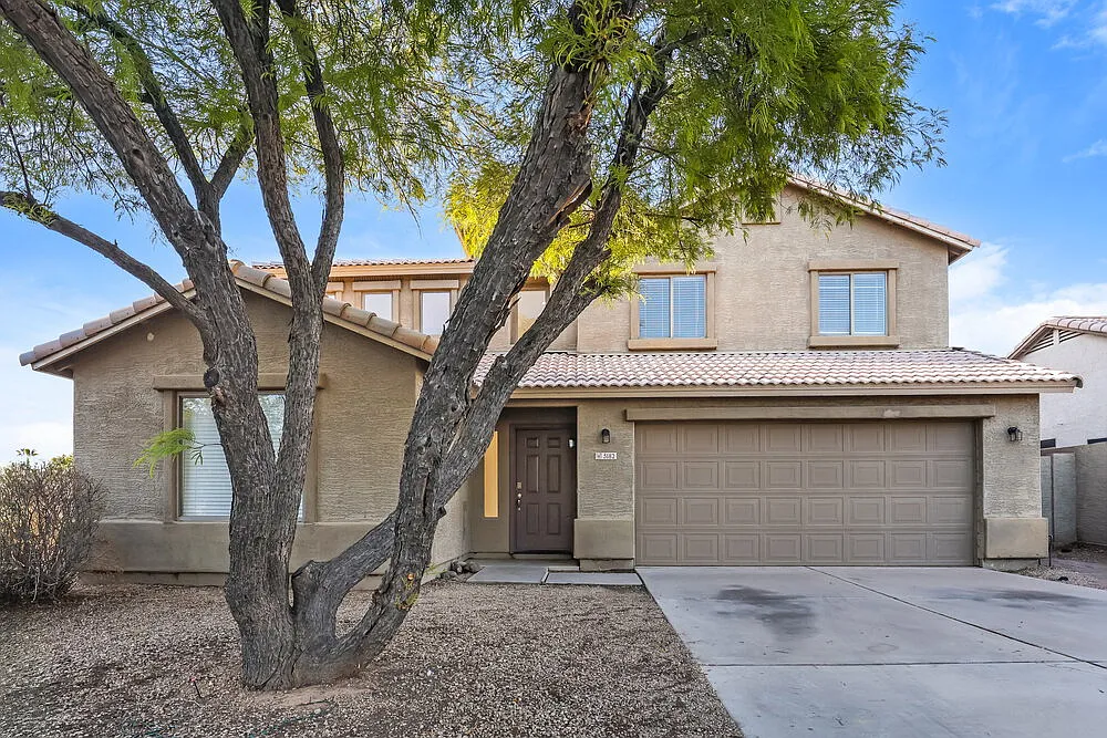 5 bed, 2.5 bath, 2400 sqft, $2,895 — Photo 1