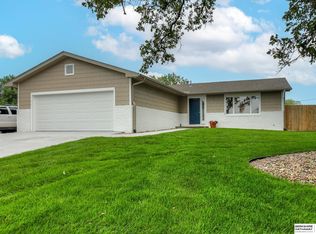 9205 Bellvue Dr, Plattsmouth, NE 68048
