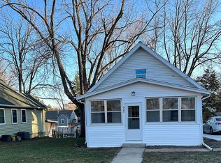 932 W 13th St, Cedar Falls, IA 50613
