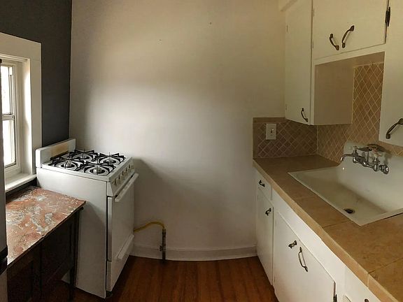 5th image of 2203 E 13th St