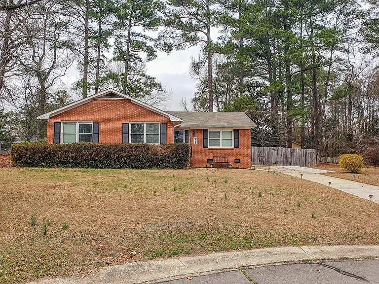 723 Skycliff Ct — Photo 2