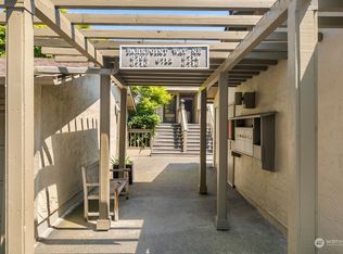 6710 Parkpoint Way Ne #E-402, Seattle, WA 98115