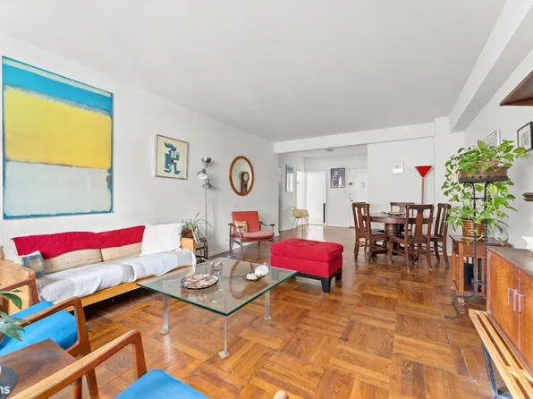 11 Riverside Drive image 2 of 12