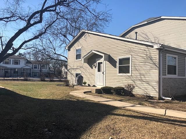 1st image of 2152 N Oakbrook Cir #0