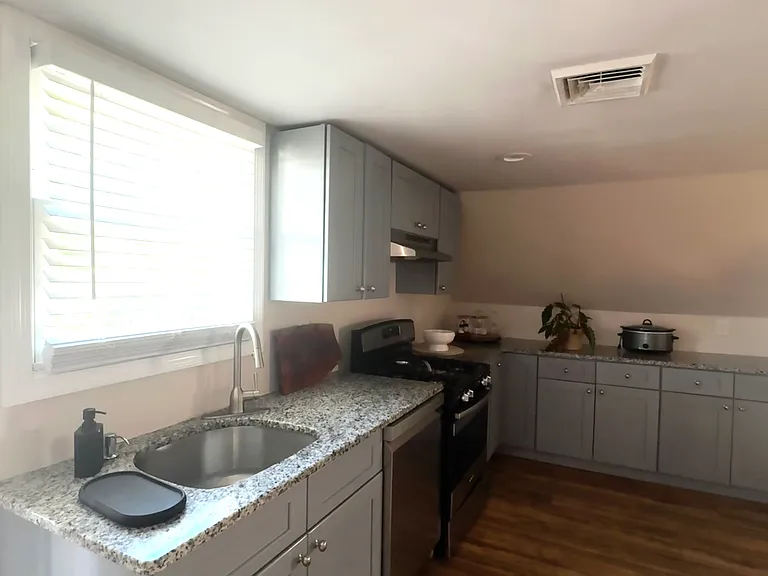 90 Hill St #3 — Photo 2