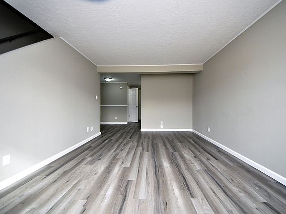 3rd image of 301 Granada Dr