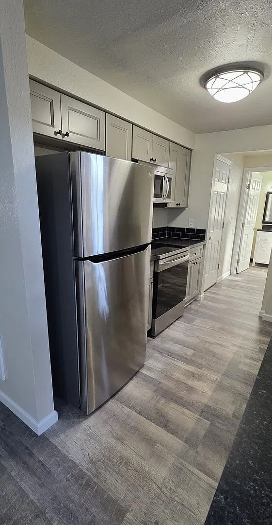 Only $1595/mo for this 3 Bedroom off Barger — Photo 1