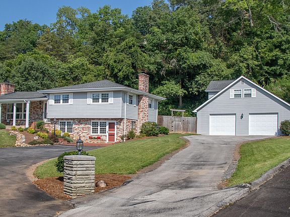 2nd image of 400 Knob Hill Dr