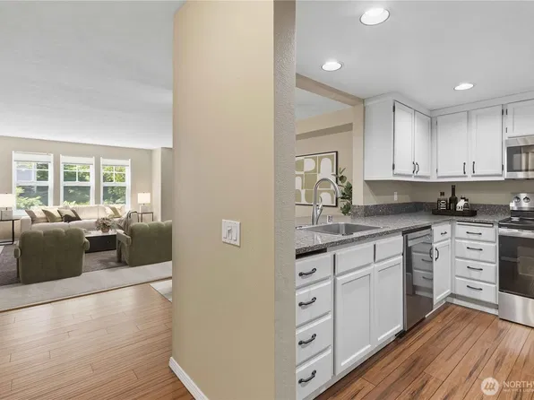 3941 226th Place SE #103, Issaquah, WA 98029