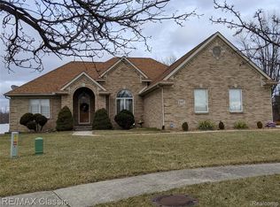 8412 Eagle Pointe Dr, Newport, MI 48166