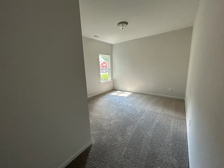 152 Marion Dr — Photo 18