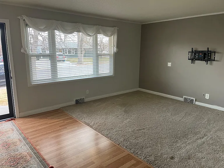 2721 Lynnwood Dr — Photo 15
