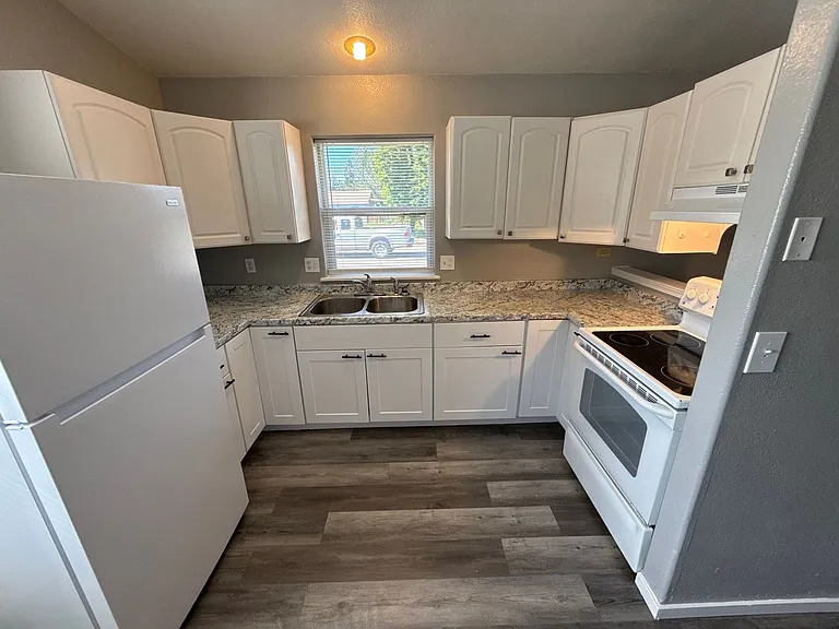 1265 Poplar St — Photo 6
