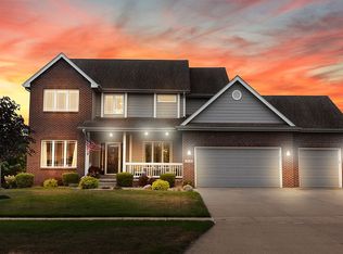 15708 Ridgemont Dr, Urbandale, IA 50323