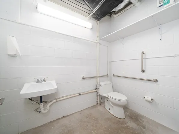 206 Jefferson Street image 3 of 9