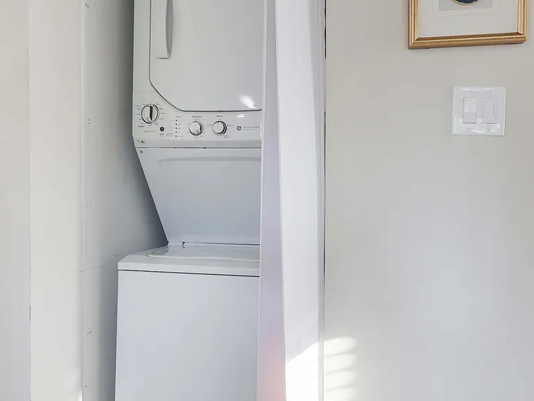 1345 Bay Ave — Photo 9