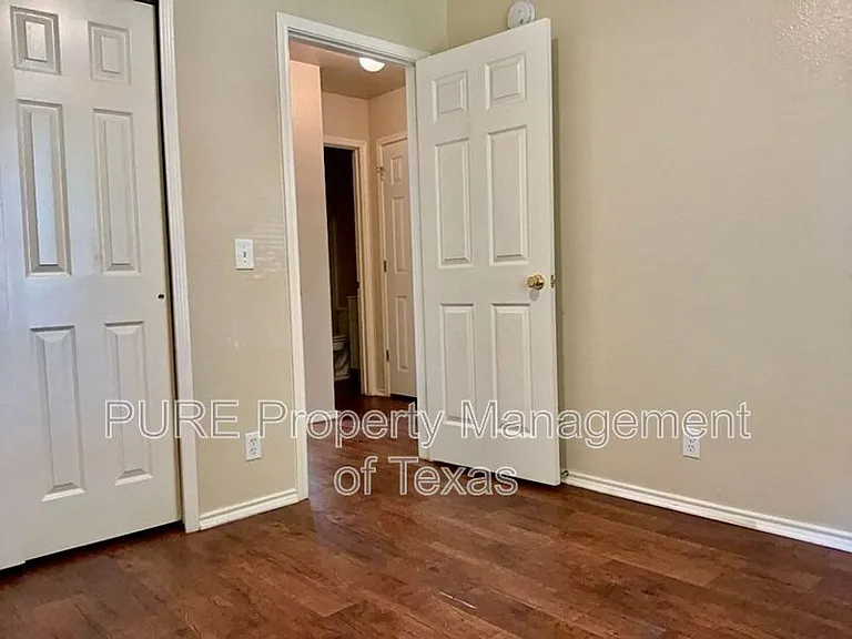 615 Losoya Ct — Photo 18