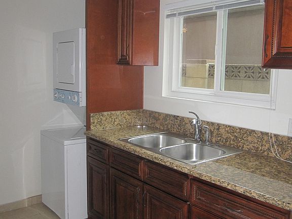 5th image of 234 N Screenland Dr APT B