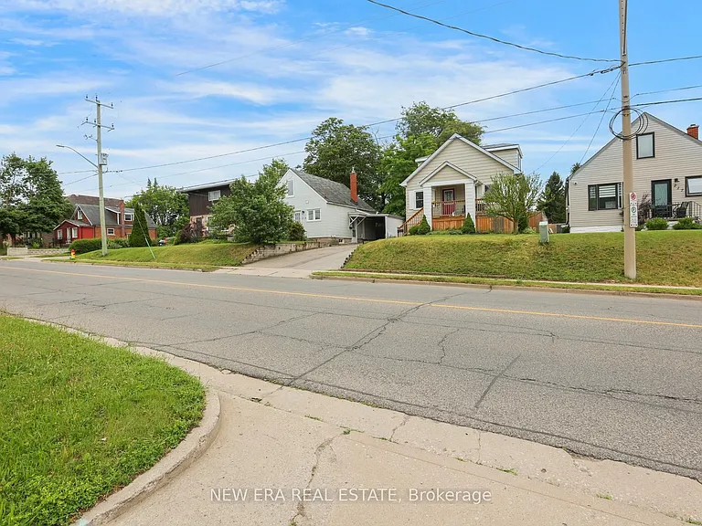 219 Lancaster St W — Photo 3