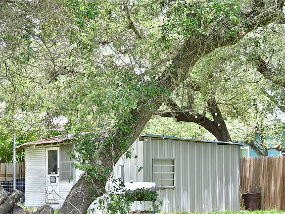 5th image of 304 Traylor Ave