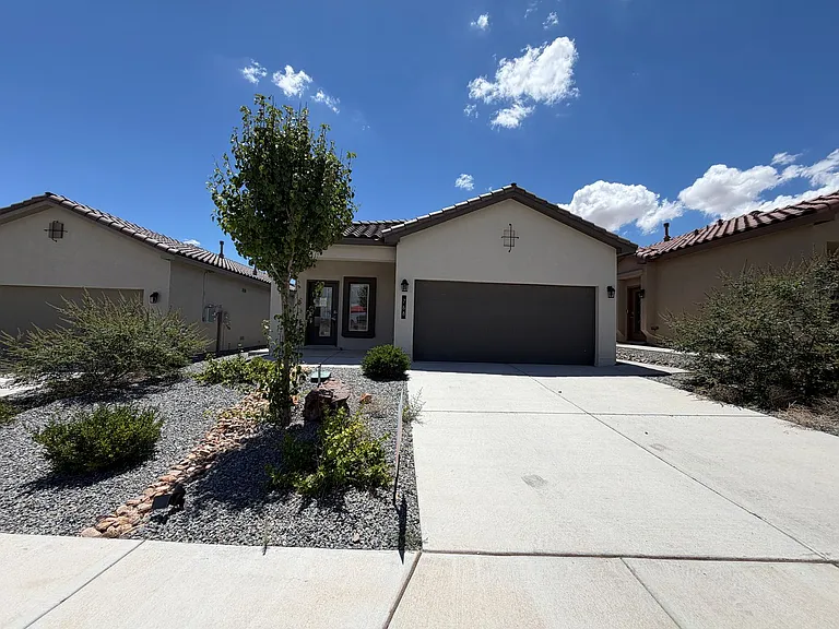 768 Amatista Loop SE — Photo 1