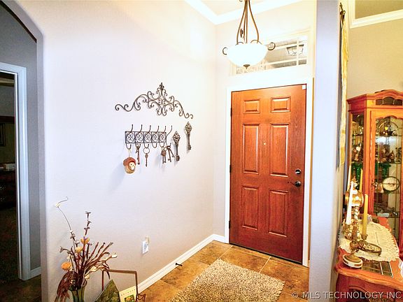 3rd image of 1002 Springfield Ct