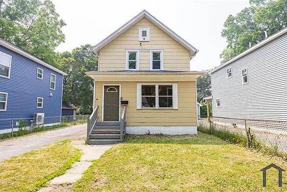89 Superior St