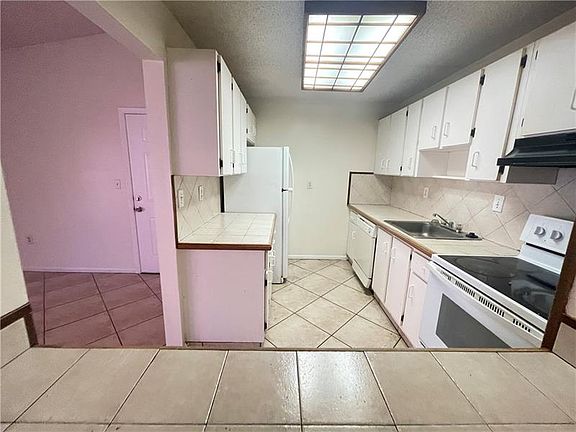 4th image of 20760 NE 4th Ct APT 202