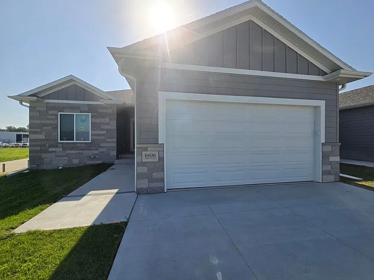 8616 Highview Cir — Photo 17