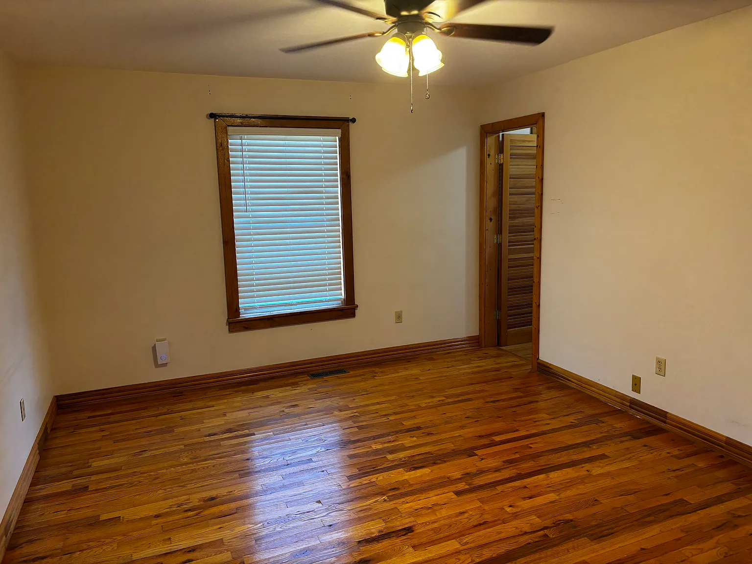 2 bed, 1.5 bath, 1185 sqft, $1,300 — Photo 3