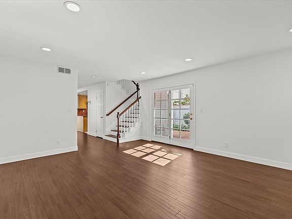 4th image of 2004 Manhattan Beach Blvd #B