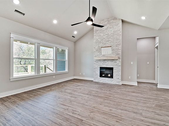 4th image of 4 Clackmannan Ln
