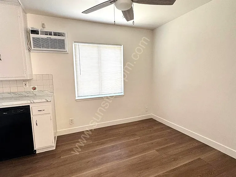 2422 Mariposa St — Photo 13