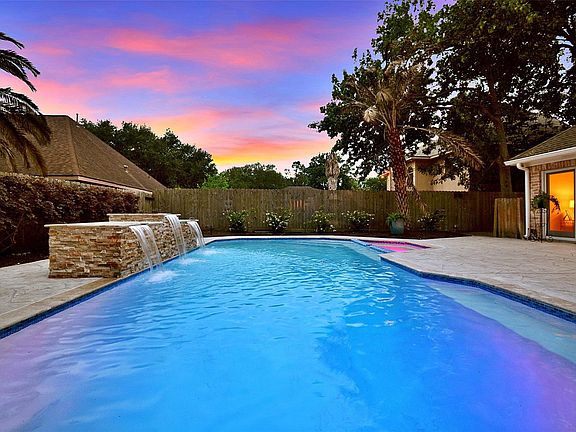 4th image of 1311 Plantation Dr