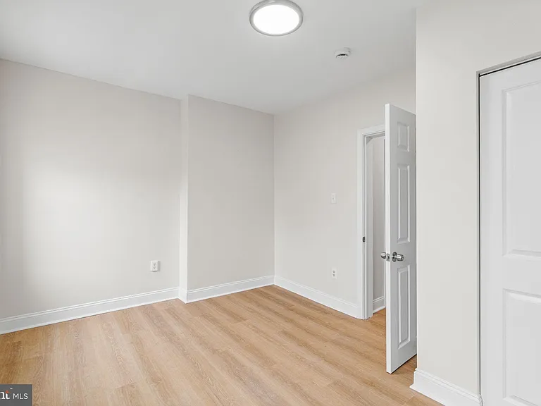 2151 E Stella St — Photo 30