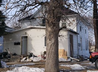 16 14th Pl NW, Mason City, IA 50401