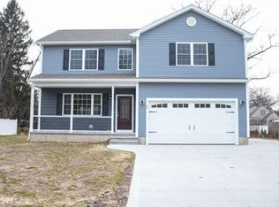 27 Maynard St, Feeding Hills, MA 01030