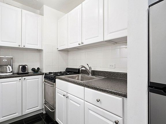 5th image of 35 E 38th St APT 2E