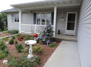 230 E Sheridan Ave, Sheridan, IL 60551