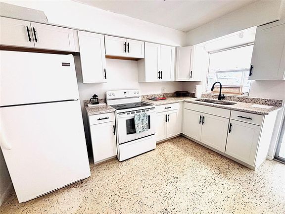 4th image of 6125 Beacon Point Dr