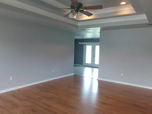 8525 Sunflower Ln, Beaumont, TX 77705