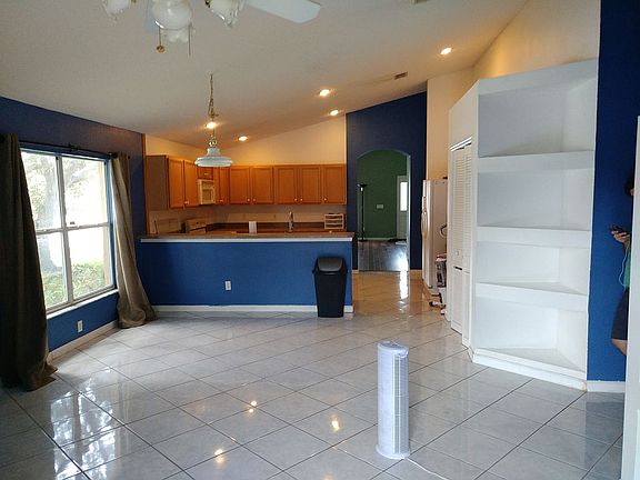 5th image of 544 Cypress Tree Ct