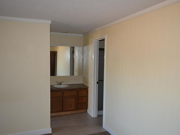 4th image of 978 NE Baldwin Dr
