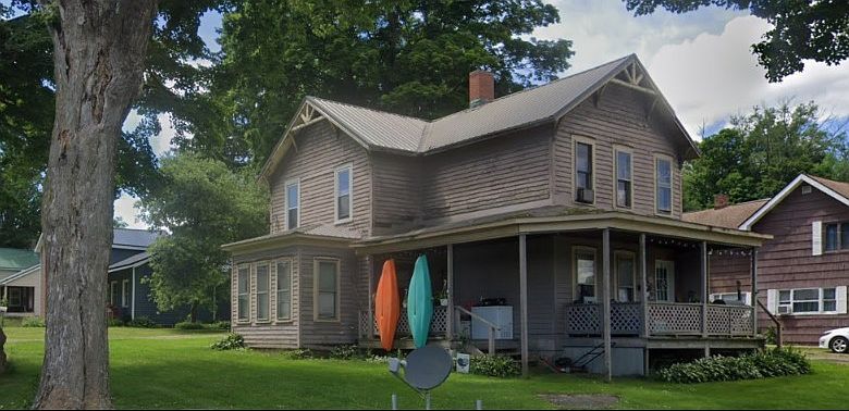 1st image of 205 Marion St