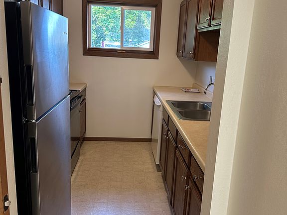 2nd image of 247 Cambridge Ln SE